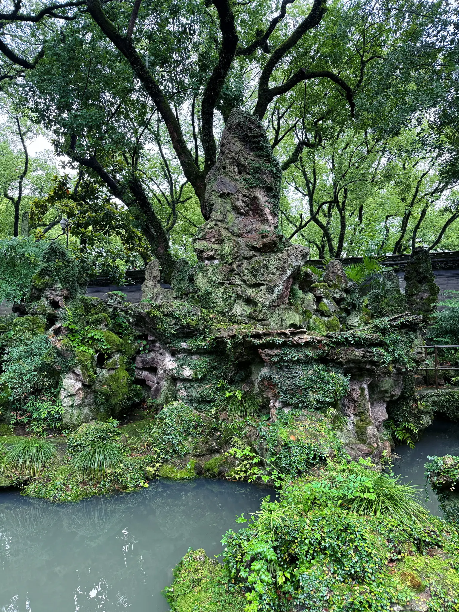 天一阁前